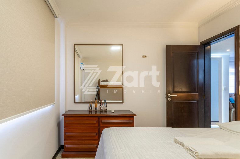 4 BEDROOM APARTMENT BEING A SUITE WITH SEA VIEW, FOOT IN THE
