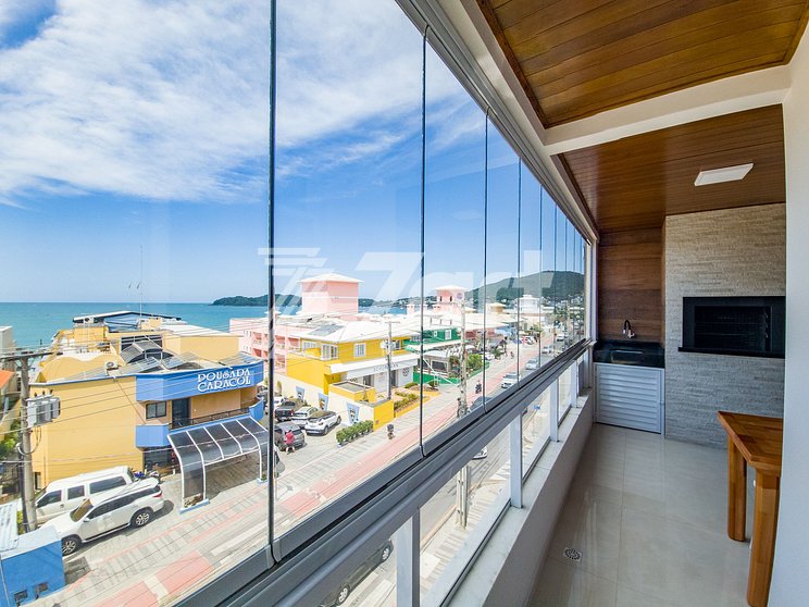 Amplo apartamento de 3 dormitórios com vista frente mar