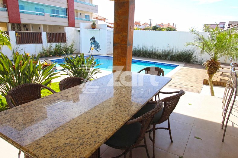 Casa 4 suites com piscina em Canto Grande em Bombinhas
