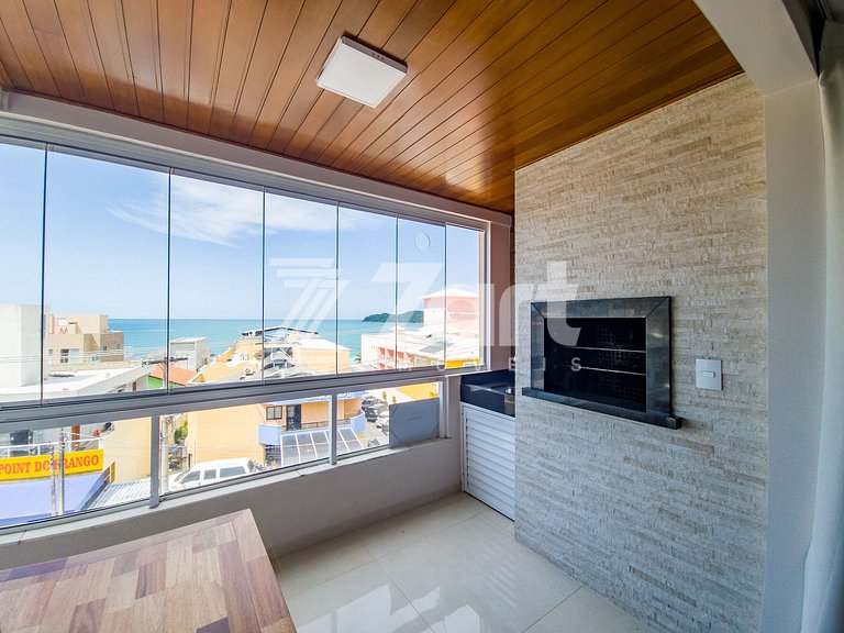 Spacious 3 bedroom apartment with sea view